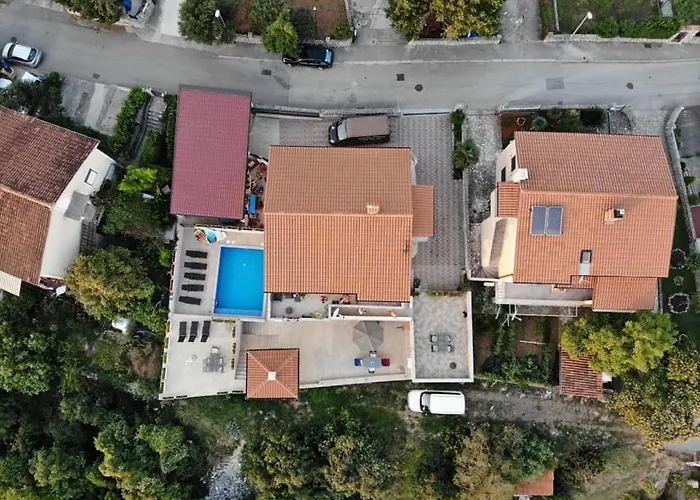 Apartman Dino With Heated Pool
