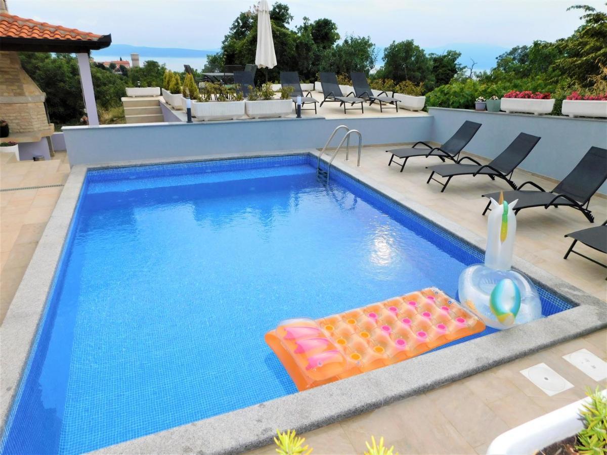 Dino With Heated Pool