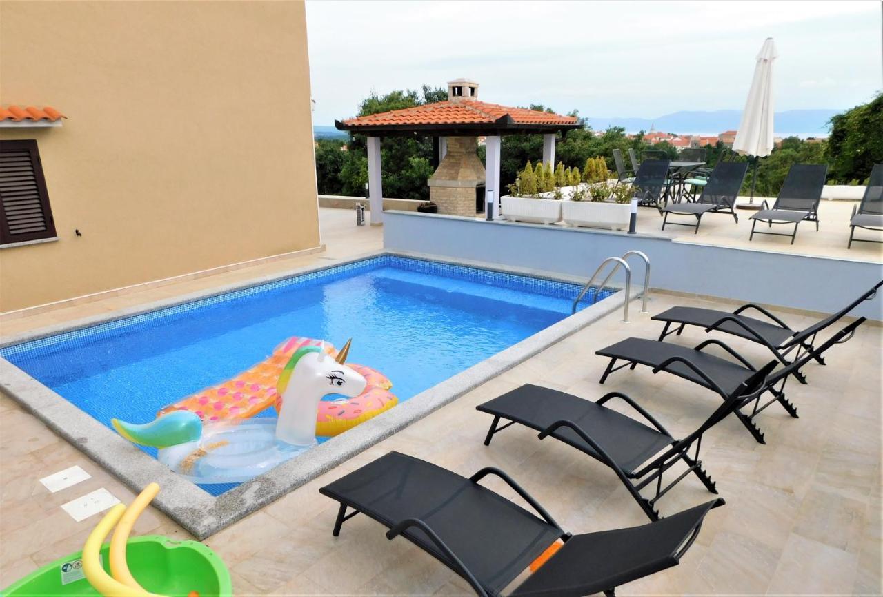 Dino With Heated Pool Omisalj