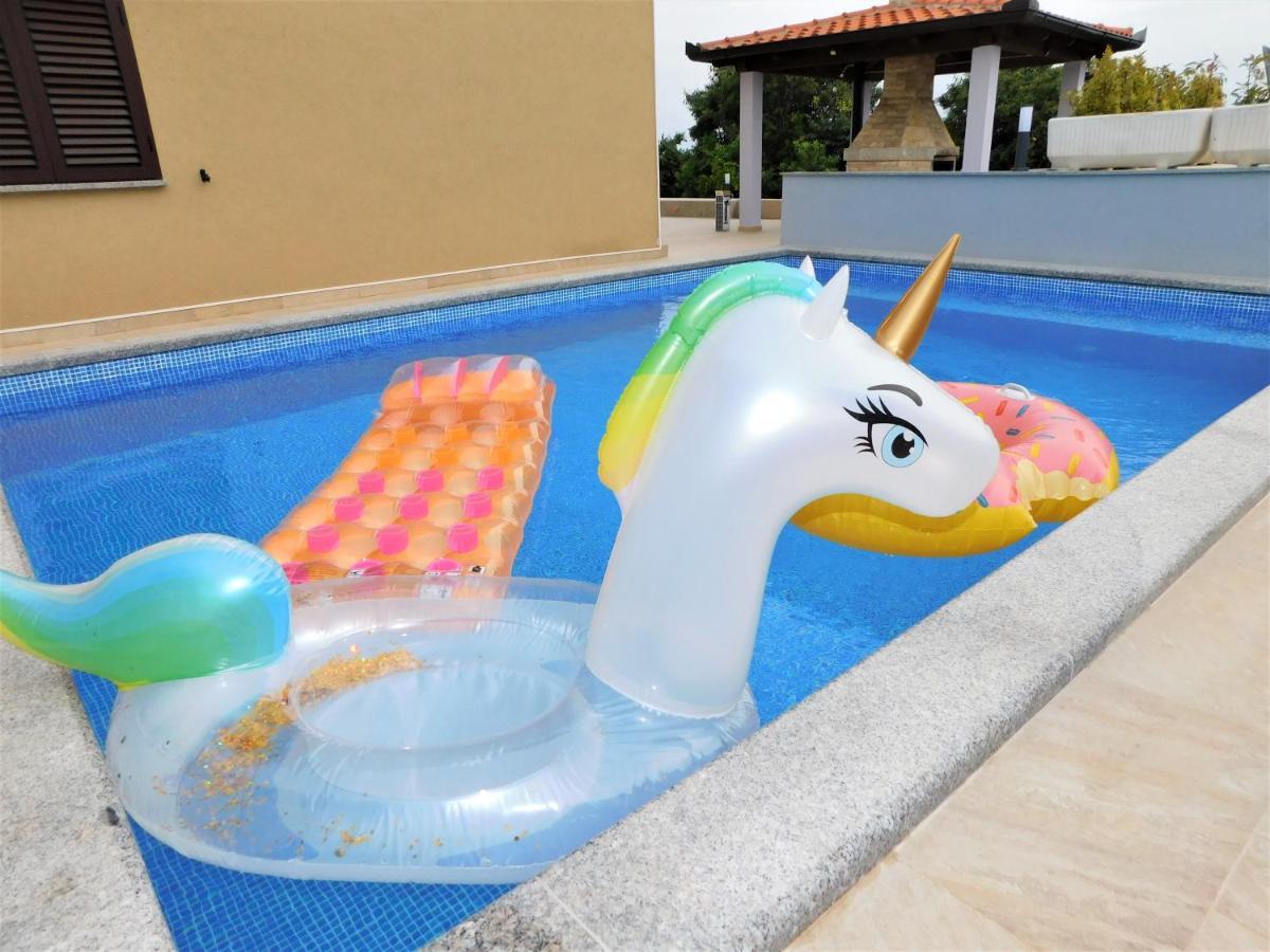 Apartment Dino With Heated Pool Omisalj