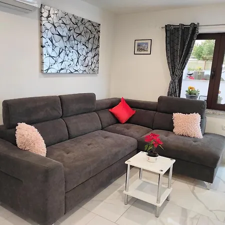 Apartman Dino With Heated Pool Omisalj Exterior photo