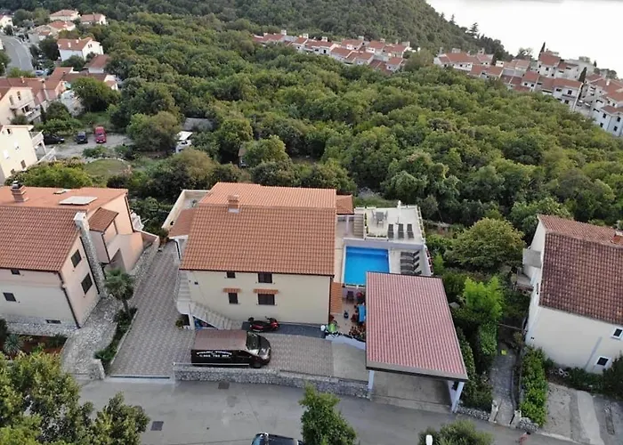 Apartman Dino With Heated Pool