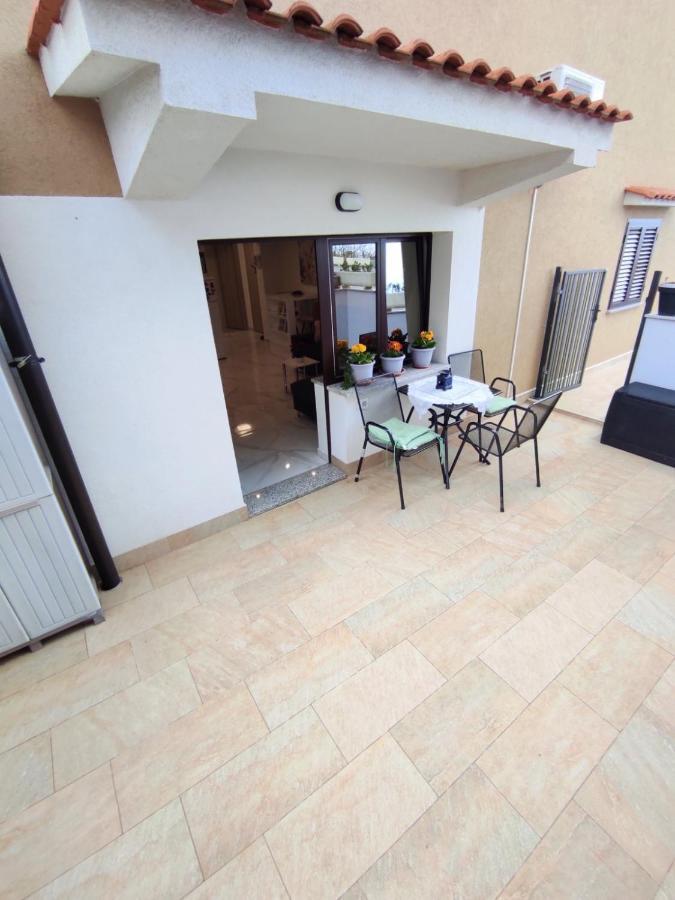 Dino With Heated Pool Apartament *