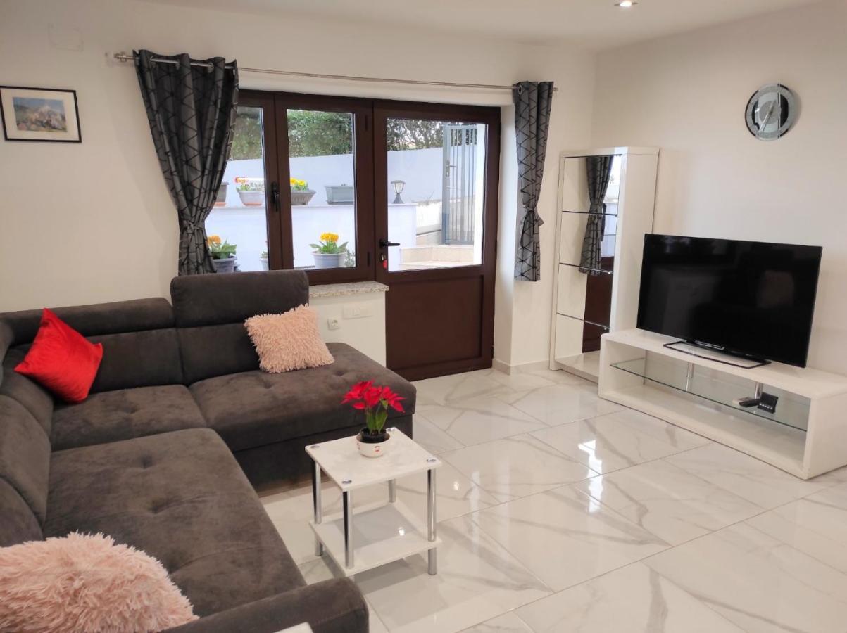 Apartament Dino With Heated Pool *