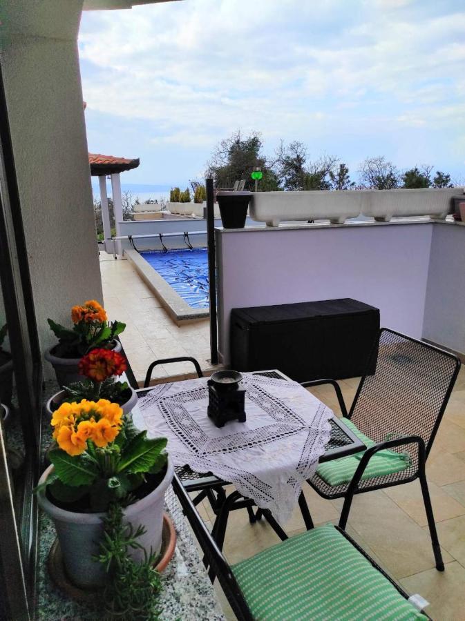 Dino With Heated Pool Apartament Omišalj